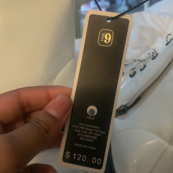 this is a a pair of white boots , never worn , - Picture 5 of 5